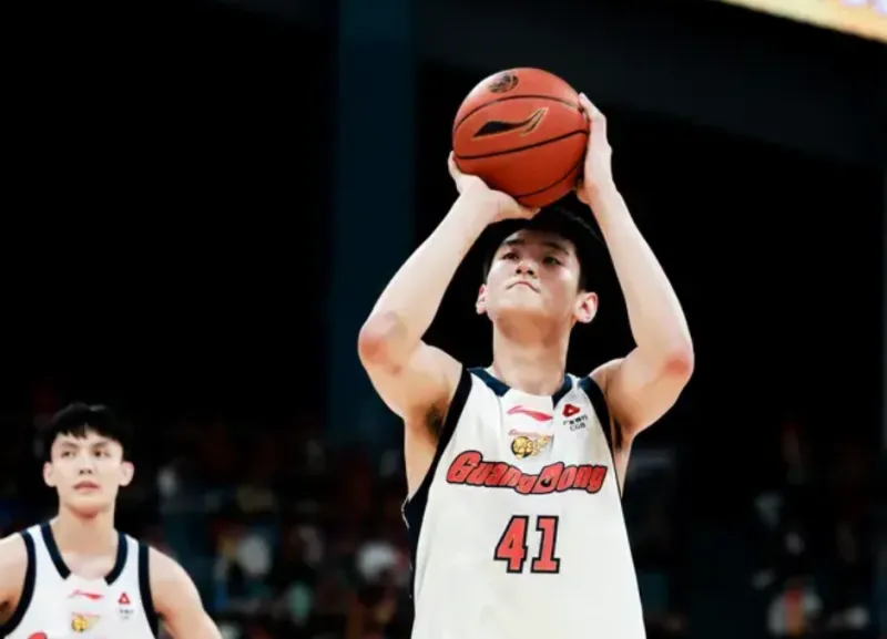 开云体育APP下载-王洪泽出战14分钟，投篮4中1、罚球6中6得到8分4板2助1盖帽